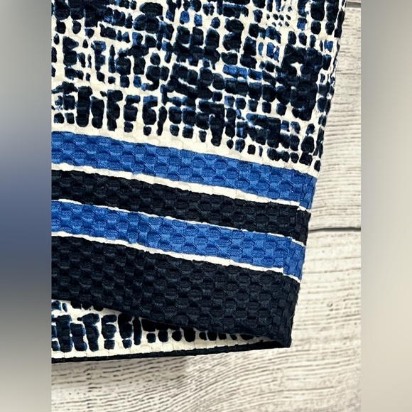 The Limited Skirt - Picture 2 of 5